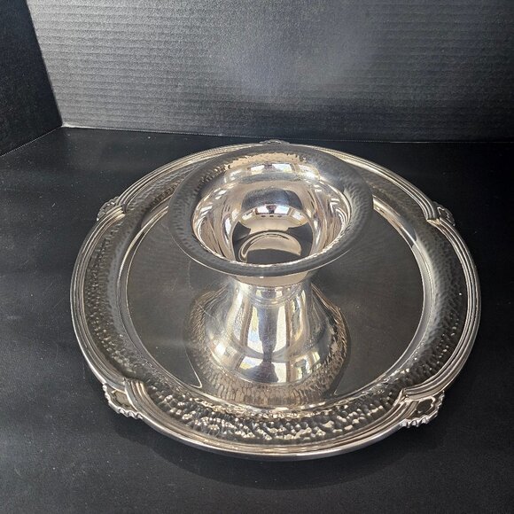 Large Oneida Silversmiths Chip And Dip One Piece Serving Tray With Attached Bowl - Picture 1 of 10